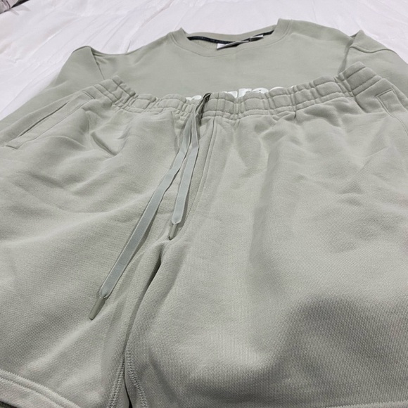 Pharrell Williams Addidas sweatshirt and matching shorts - Picture 2 of 9